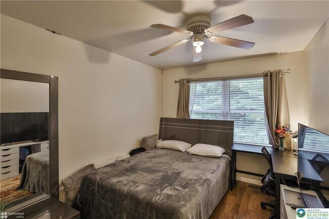 Building Photo - 204 Ridings Cir