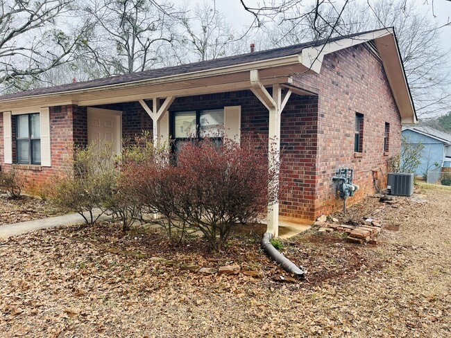 Building Photo - 1075 Eastview Rd NE