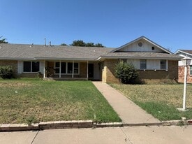 Building Photo - 3821 E Everglade Ave