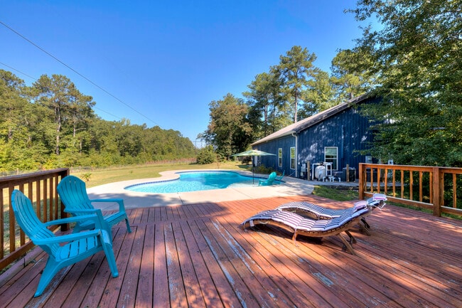 Building Photo - 930 Loring Mill Rd