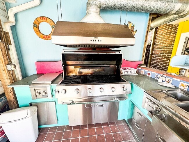 Building Photo - 3502 Old Jones Rd