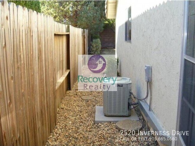 Building Photo - 2520 Inverness Dr