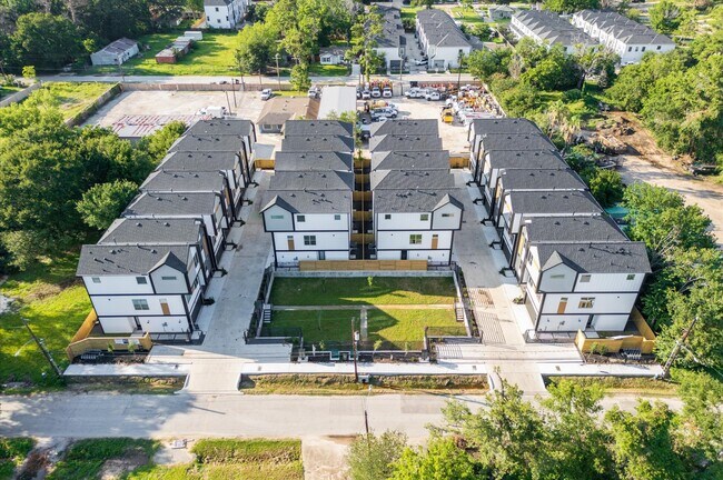 Building Photo - 808 Curtin St