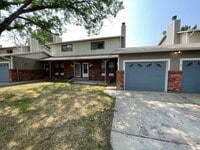 Building Photo - Nice 2 Story Townhome with Garage