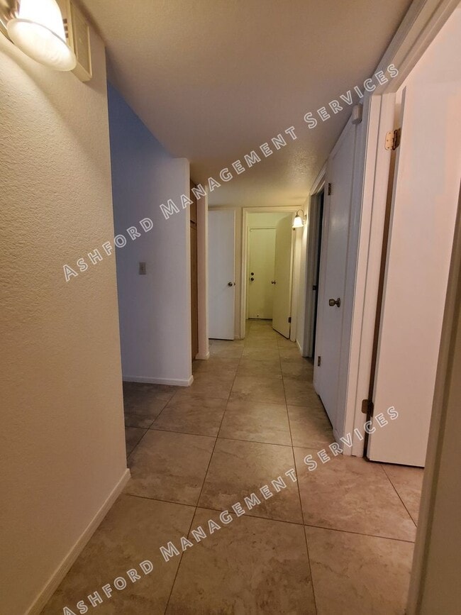 Building Photo - 3 BEDROOM ON CULDESAC IN CHANDLER