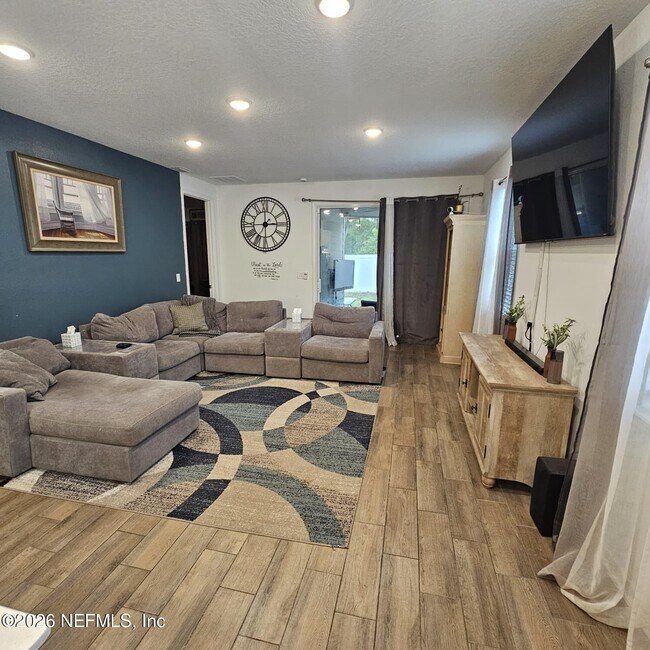 Building Photo - 883 Cedar Slough Dr