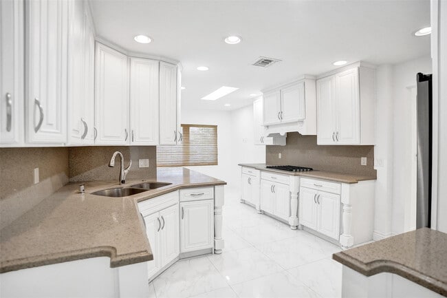 Building Photo - 26 Cayuga Rd