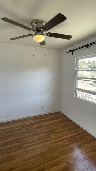 Building Photo - 2475 Silver Lake Blvd