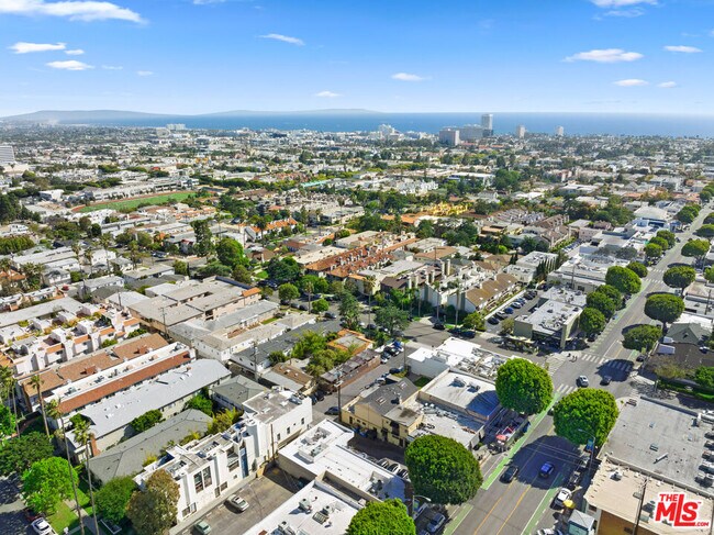 Building Photo - 825 16th St