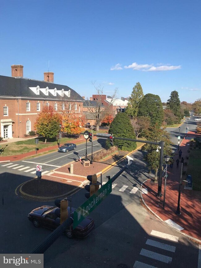 Building Photo - 2 W Loockerman St