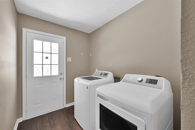 Building Photo - 696 Ravensworth Dr