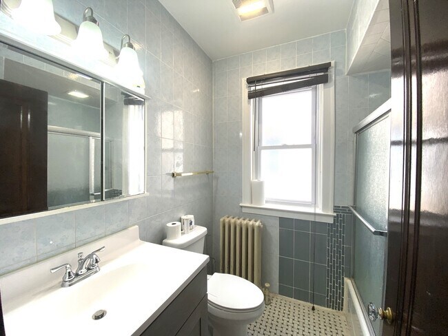 Building Photo - 5434 N Spaulding Ave