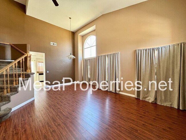 Building Photo - 12530 High Desert Rd