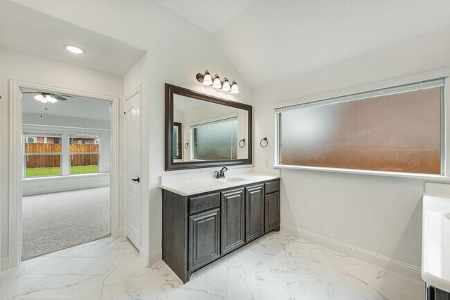 Building Photo - Spacious 4-Bedroom Retreat with 3 Full Baths – Your Modern Sanctuary Awaits in Justin, TX!