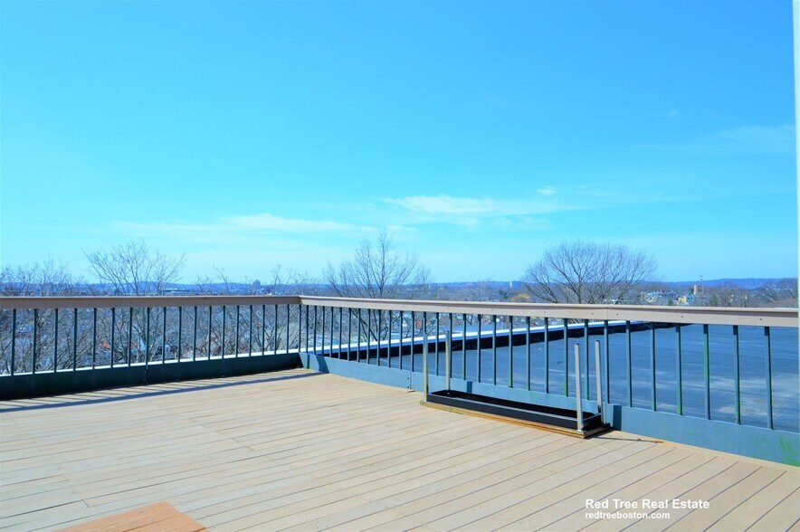 Building Photo - 35 Belmont St