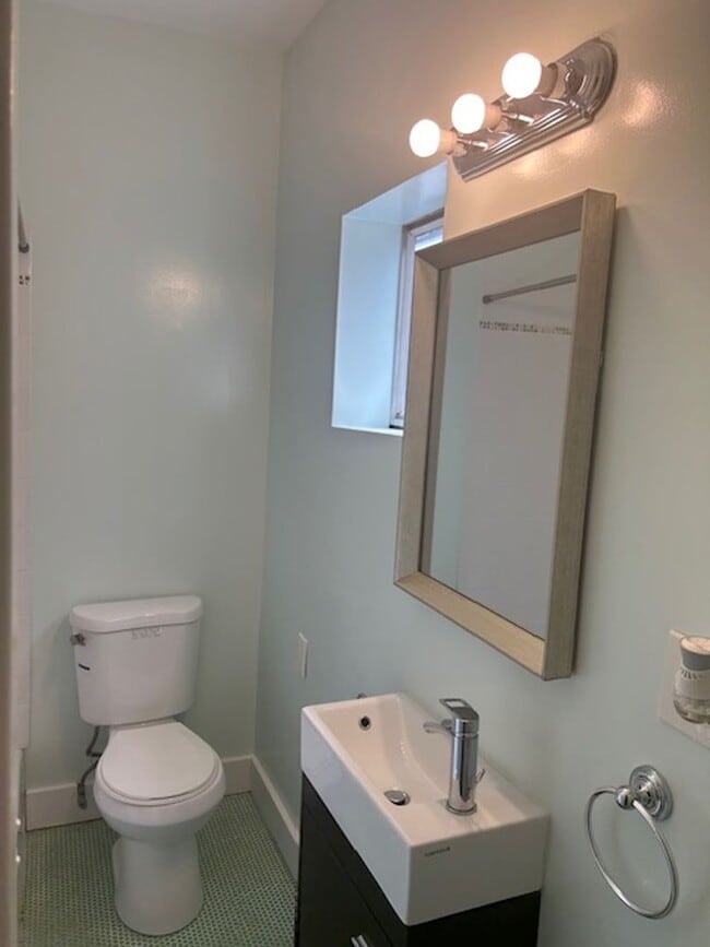 Building Photo - 721 Chislett St