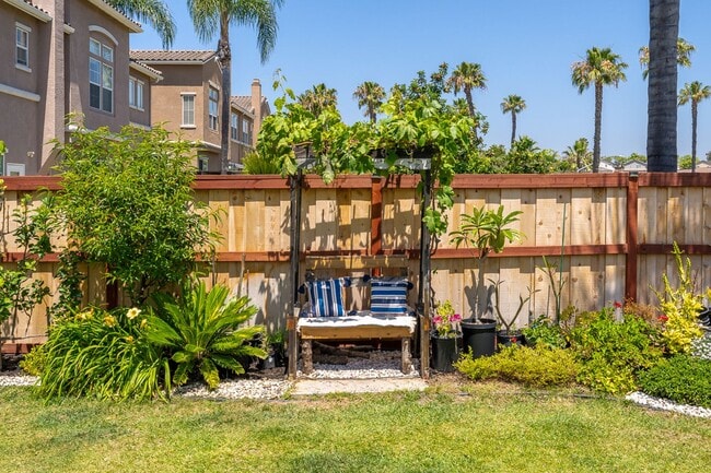 Building Photo - Beautiful Townhome in Chula Vista zz
