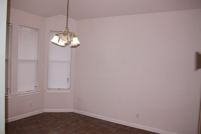 Building Photo - Open Floor Plan - Minutes to the Austin Ai...
