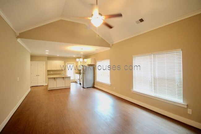 Building Photo - 5525 Park Side Rd