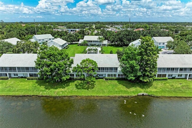 Building Photo - 6618 Pineview Terrace