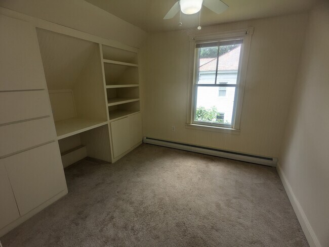 Building Photo - 9 Church St