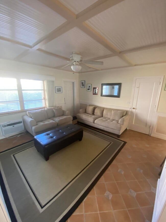 Building Photo - 101 S Golfview Rd