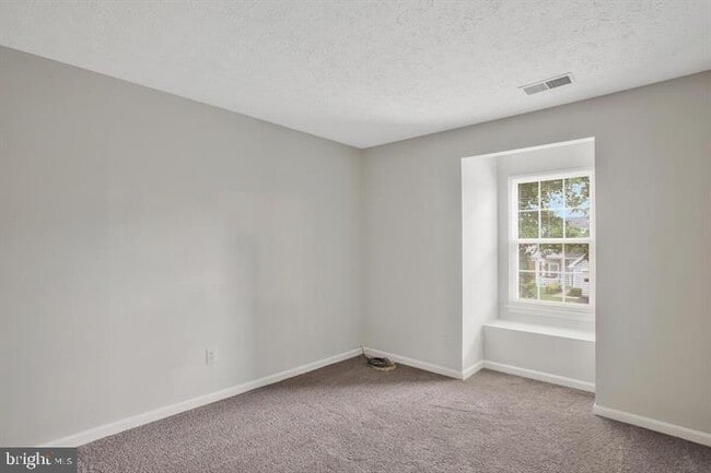 Building Photo - 4325 Lord Fairfax Ct