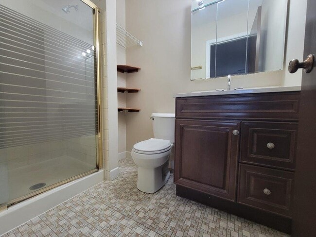 Building Photo - 830 Knottingham Dr