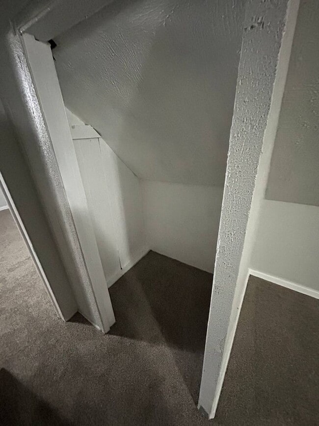 Building Photo - 3-Bedroom Single Family Home | Spacious La...