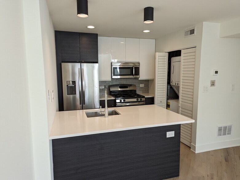 Building Photo - 939 W Grace St