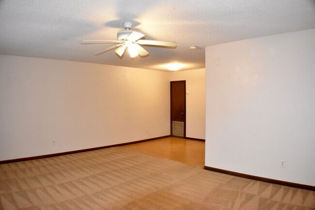 Building Photo - 214 Rials Dr