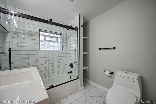 Building Photo - 409 Baldwin Ave