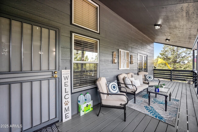 Building Photo - 1207 N Arrowhead Dr