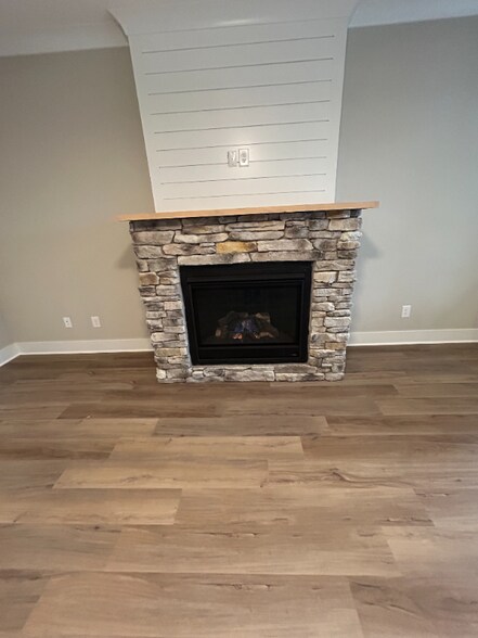 Building Photo - 122 Roseberry St