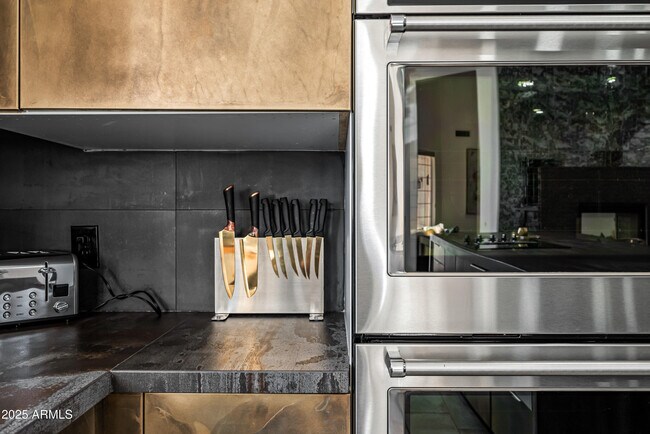 Building Photo - 15831 E Thistle Dr