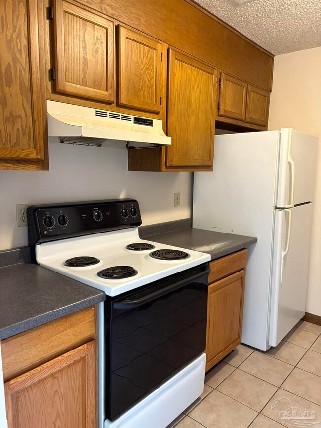 Building Photo - 3262 Maplewood Dr