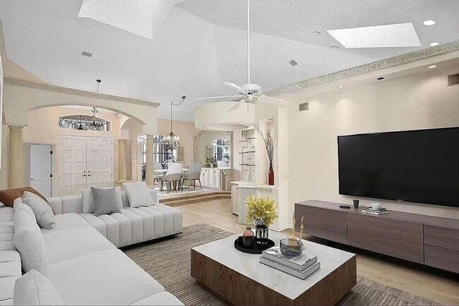 Building Photo - 9119 Baybury Ln