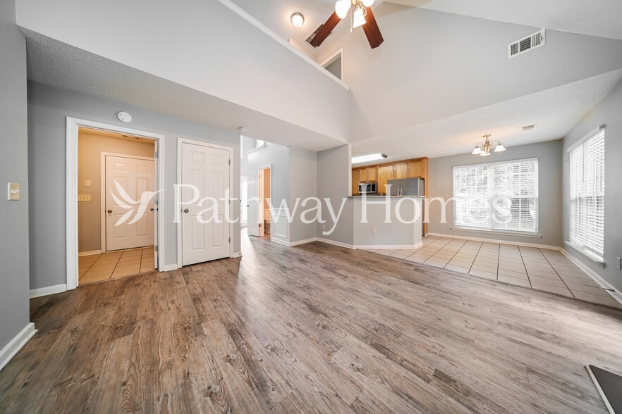 Building Photo - 229 Deodar Ln