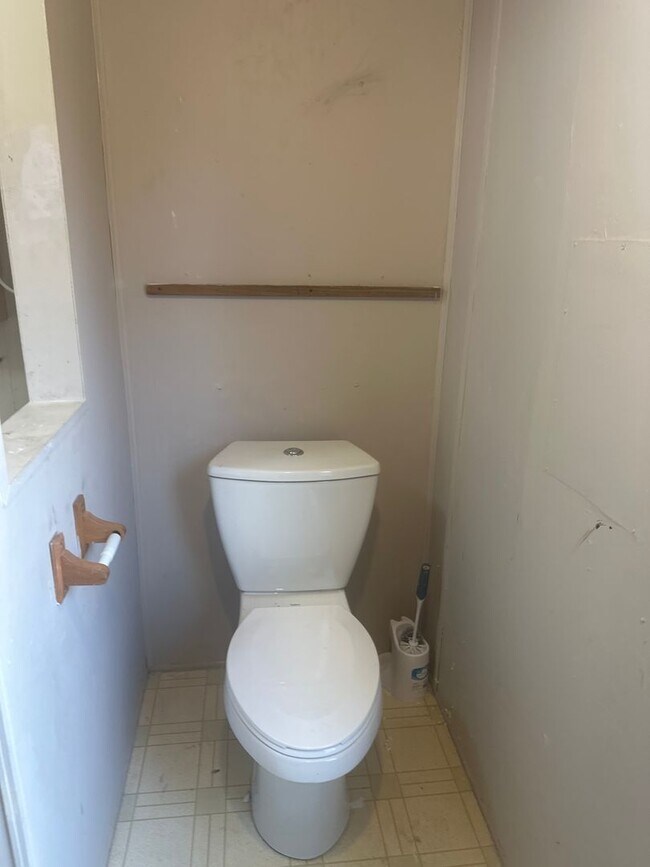 Building Photo - Quaint 2 BR/1BA mobile home located in downtown Divernon!