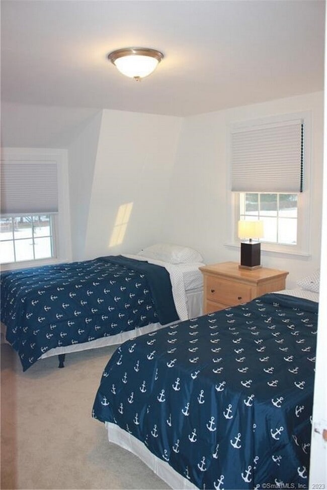 Building Photo - 5 Meriden Rd