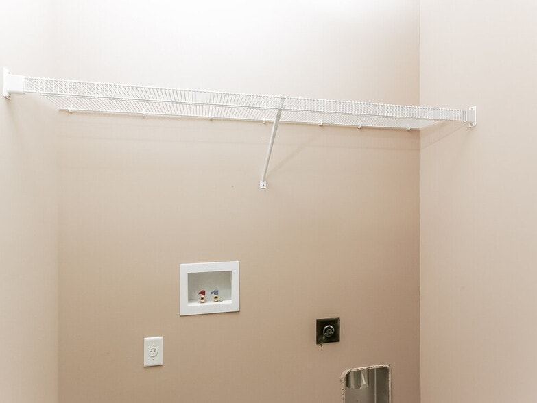 Building Photo - 7957 Gardendale Dr