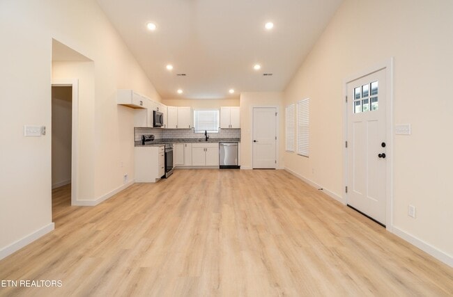 Building Photo - 205 Kingwood Rd