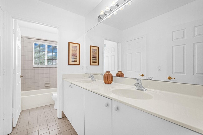 Building Photo - 1427 NW 34th Way