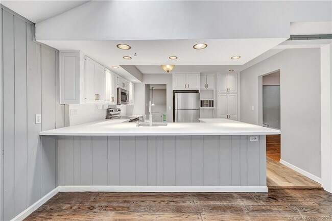 Building Photo - 4 Cranbury Woods Rd