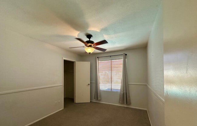 Building Photo - 8878 E Sheena Dr