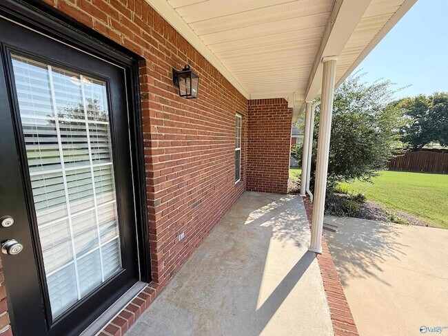 Building Photo - 17916 Remington Dr