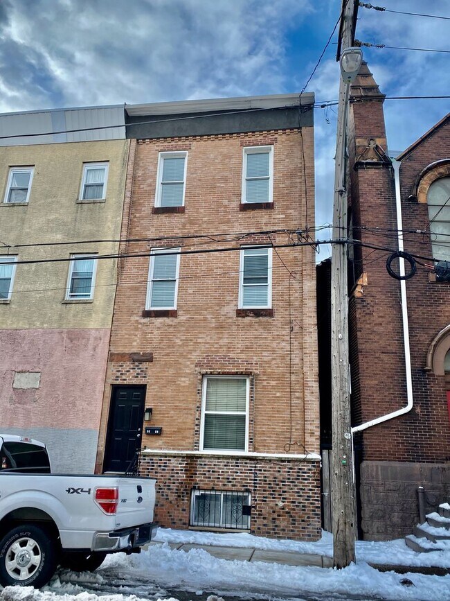 Building Photo - 2112 S 3rd St