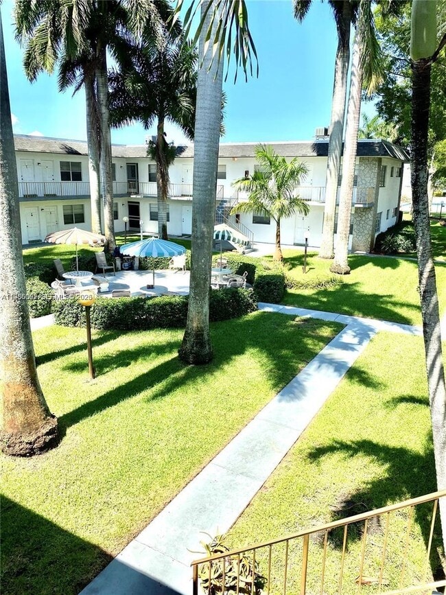 Building Photo - 6211 SW 37th St