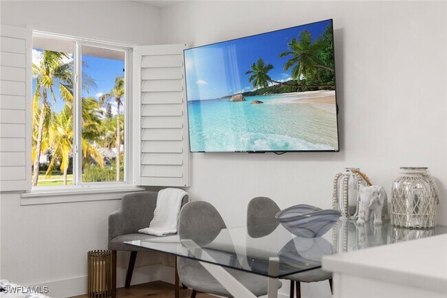 Building Photo - 175 5th Ave S