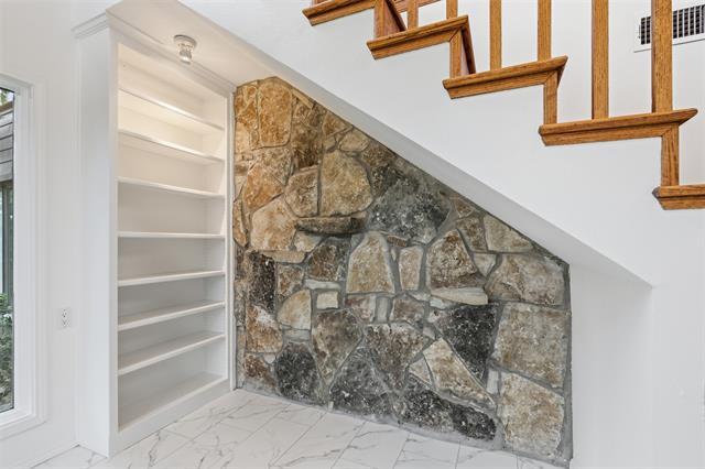 Building Photo - 317 Chandler Lake Ct